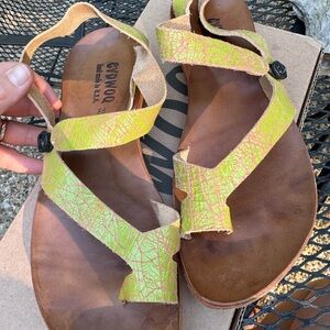 Cydwoq Drive Sandal, Green/Pink, Size 38